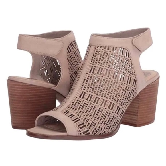 🎀Vince Camuto Keannie Block Heel Sandal shoes size 7 🎀 - Picture 1 of 7